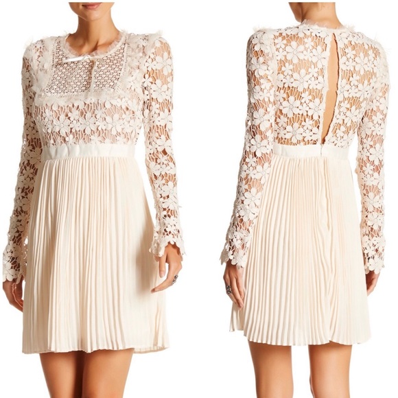 Romeo & Juliet Couture Dresses & Skirts - Romeo & Juliet Couture Pleated Lace Dress Ivory M